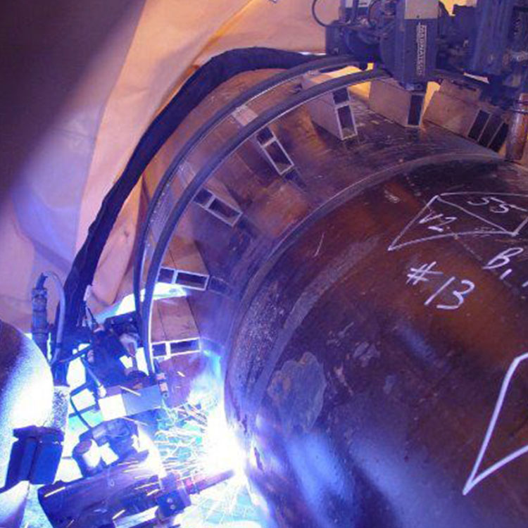 MAGNATECH Pipeliner II 609 with FLX Track Orbital Pipeline Welding